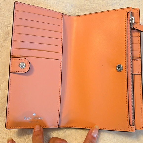 EUC Kate Spade New York Braylon Patterson Drive Leather Bifold Beige Multicolor - Picture 4 of 6